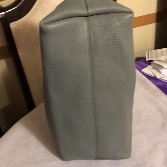 Burberry Baynard Leather Tote Authentic - Picture 4 of 14